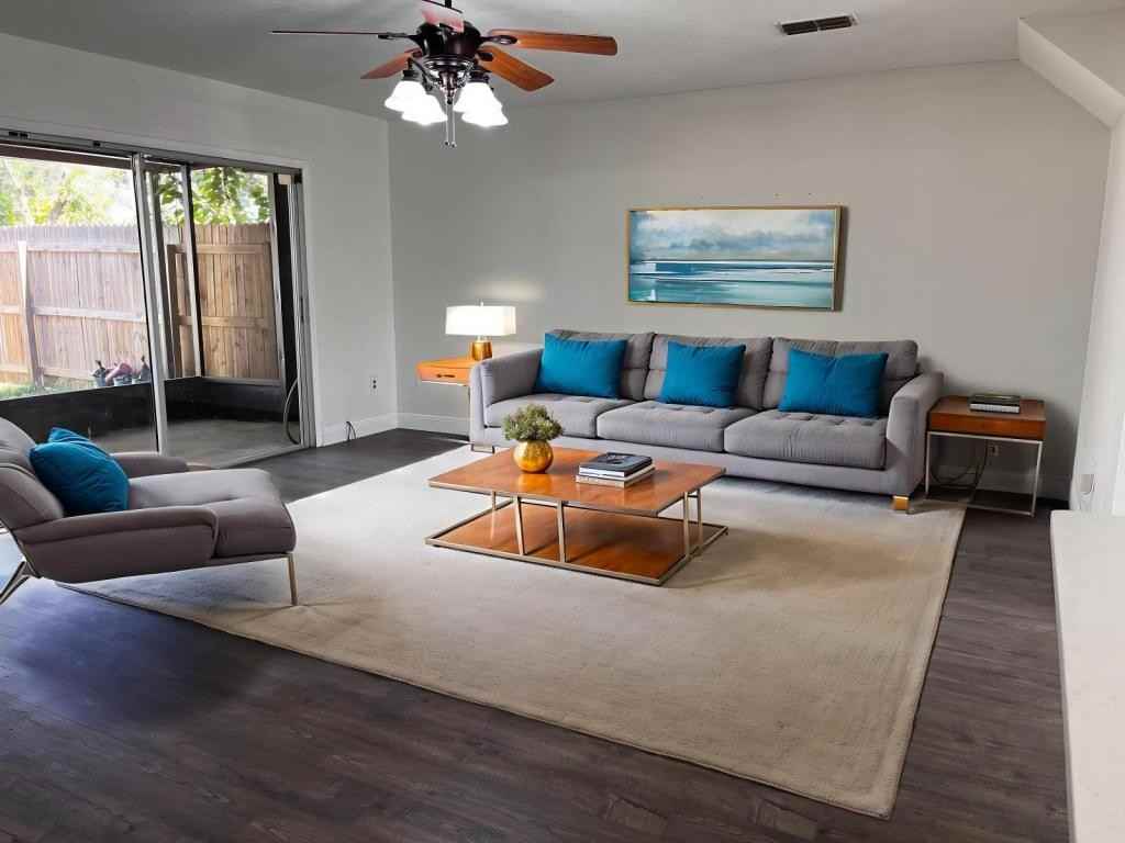 7617 Tamarind Avenue - Photo 6 of 17