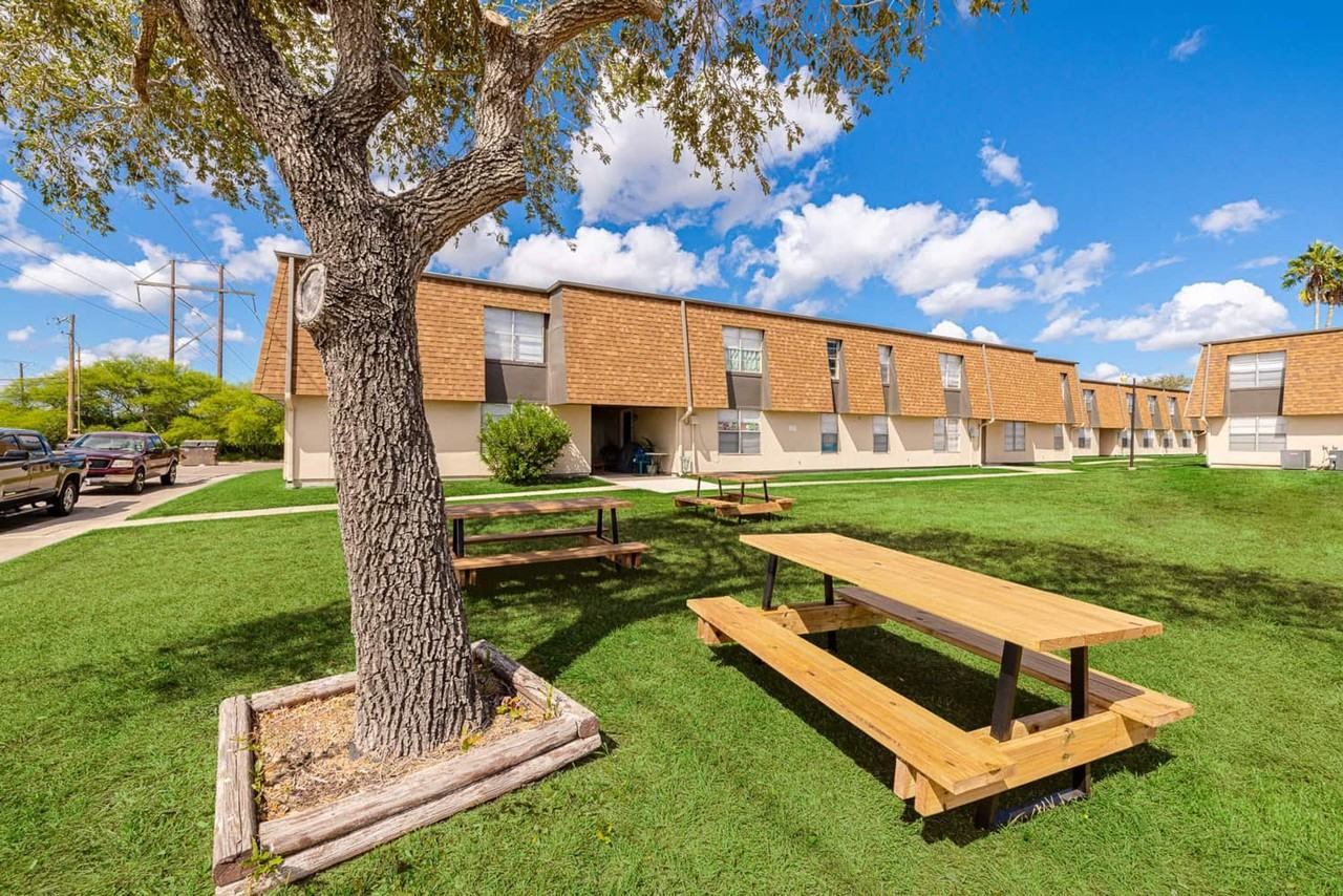 Casa Del Rey Apartments - Photo 2 of 16