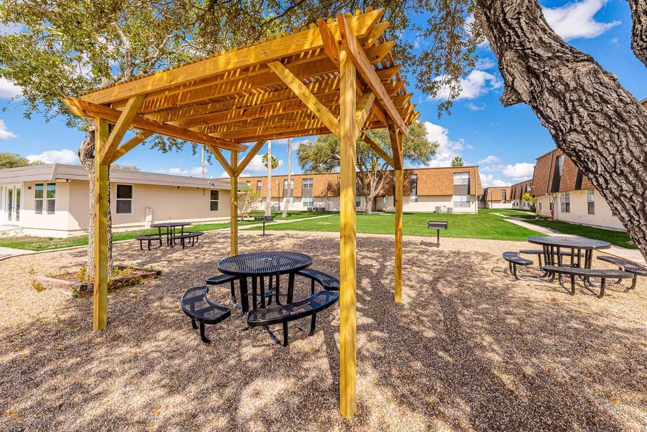 Casa Del Rey Apartments - Photo 4 of 16