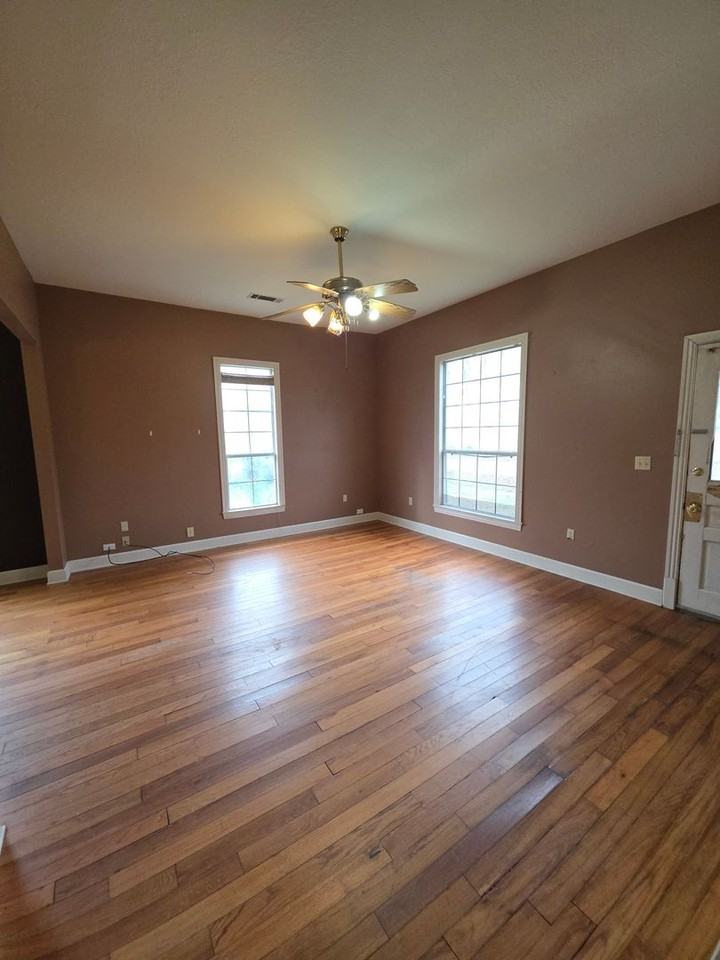 217 W 7th St - Photo 2 of 20