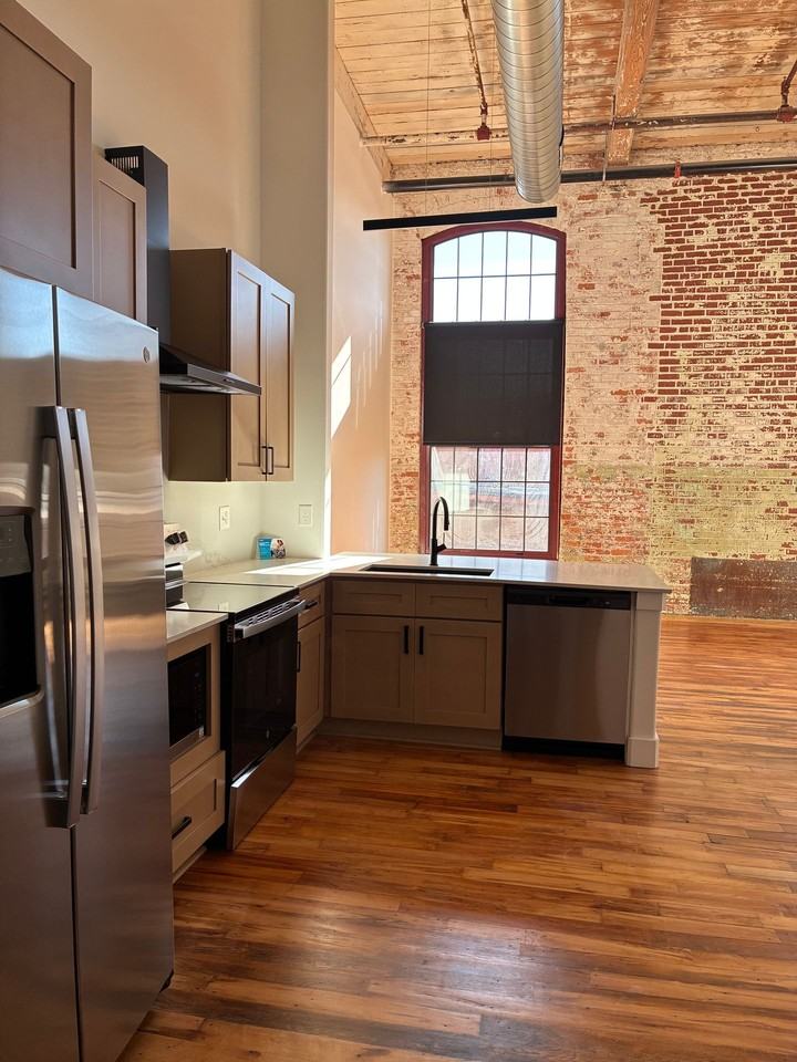 502 West Broadway Street - Photo 4 of 23