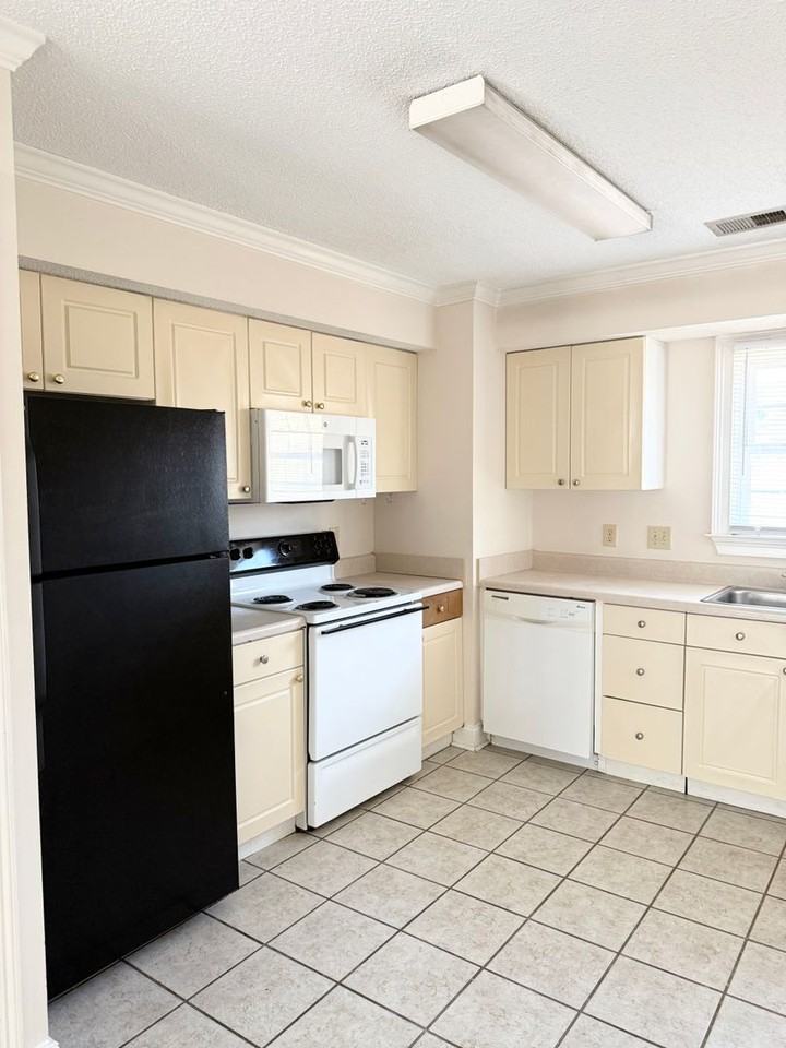 108 Poet Pl - Photo 4 of 10