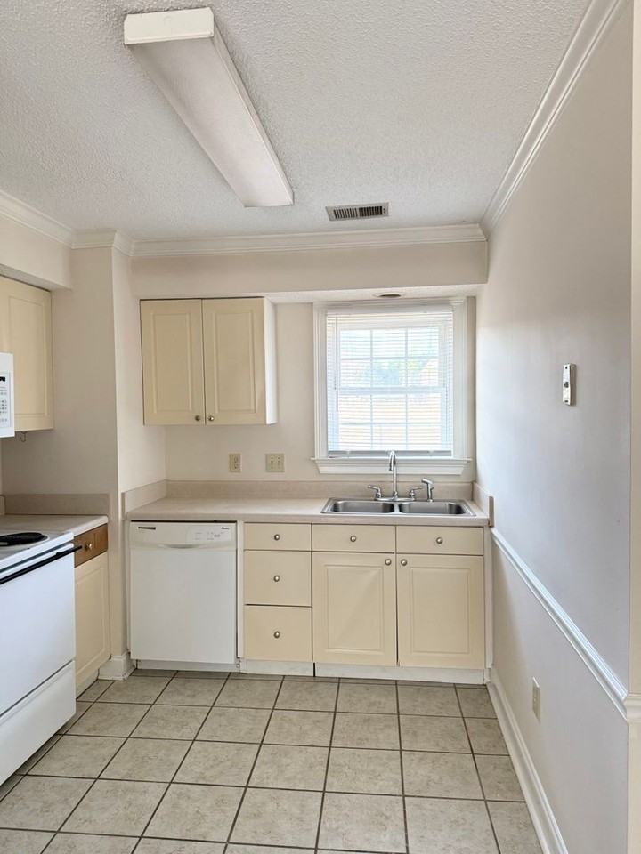 108 Poet Pl - Photo 5 of 10