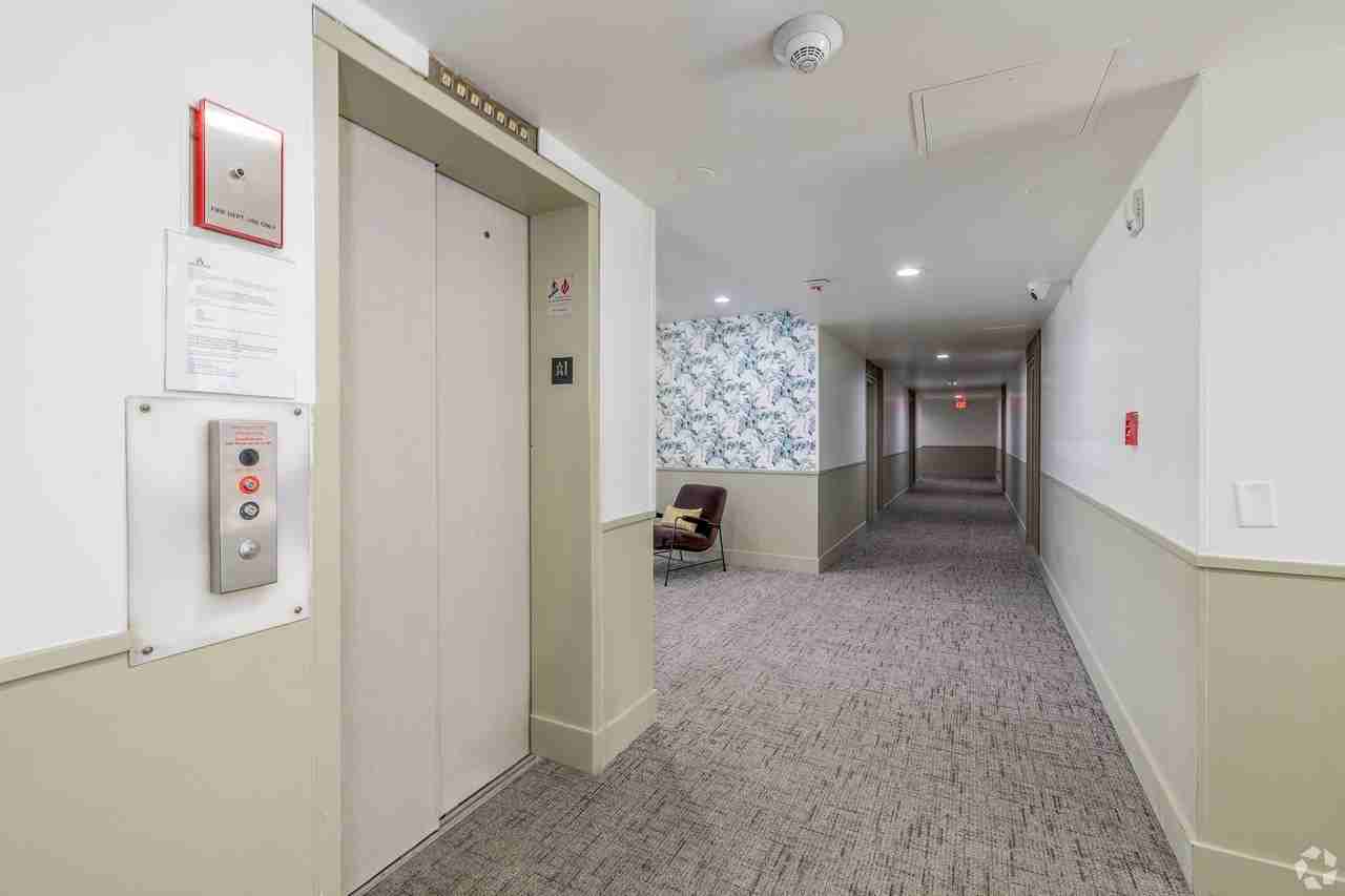 382 Penn - Photo 4 of 49