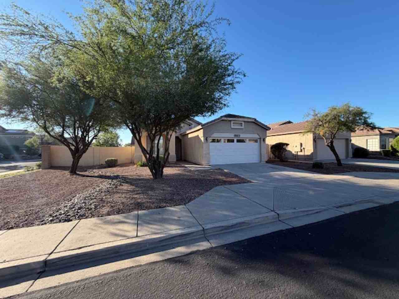 16817 W Cottonwood St - Photo 4 of 21