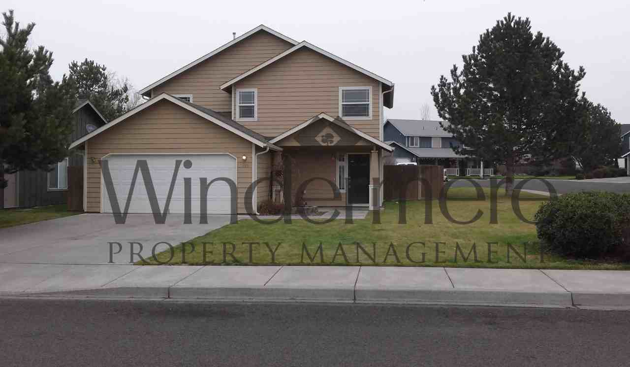 1243 Se Newgate Dr - Photo 2 of 16