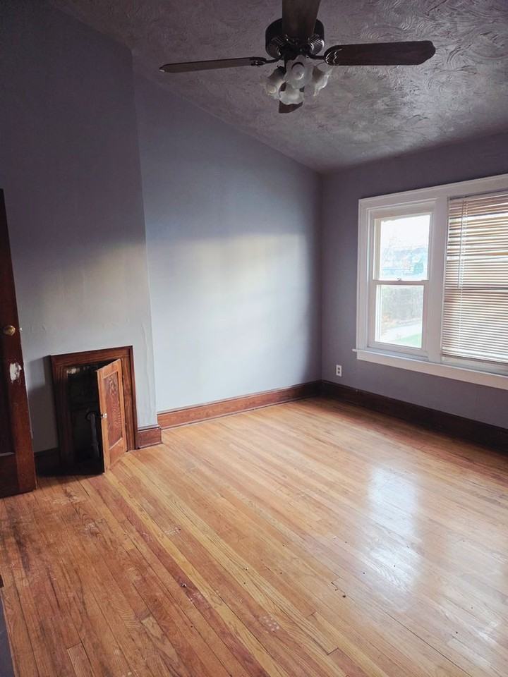 18101 Schenely Avenue - Photo 6 of 9