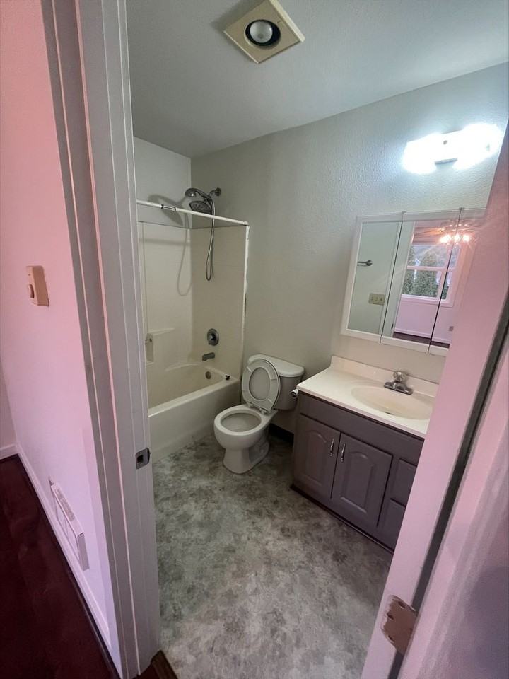 908 Goff Street - Photo 5 of 16