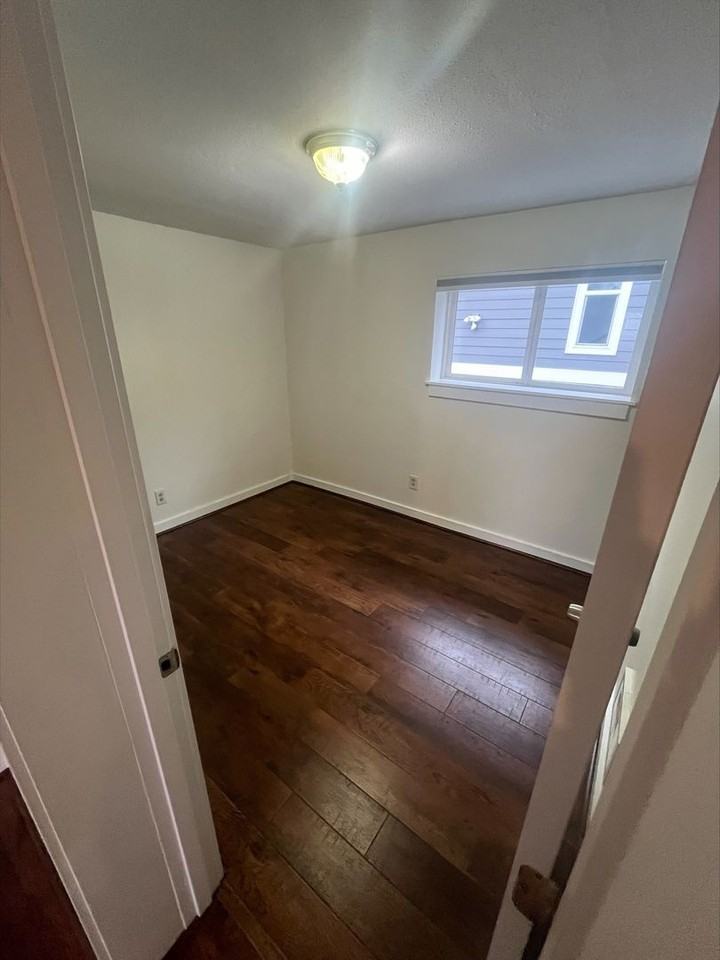 908 Goff Street - Photo 7 of 16