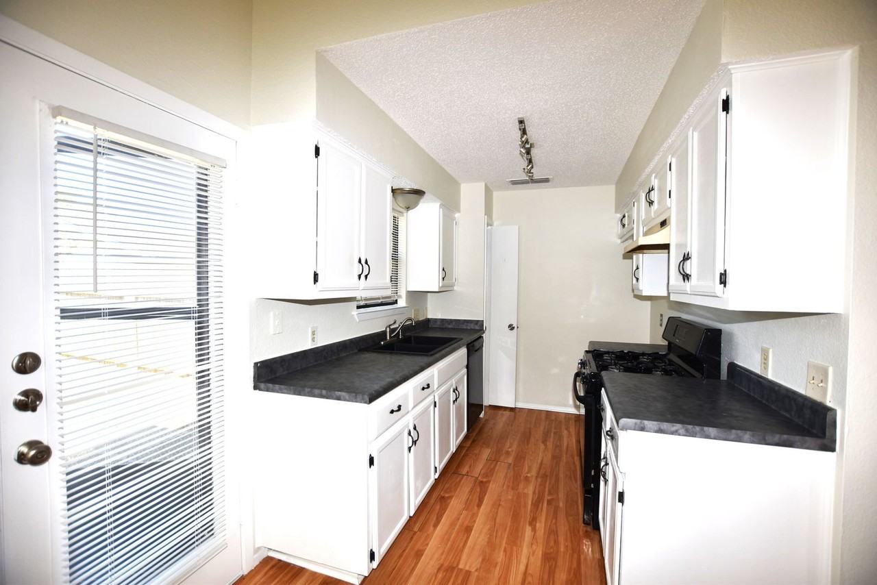 500 Side Cove - Photo 2 of 15