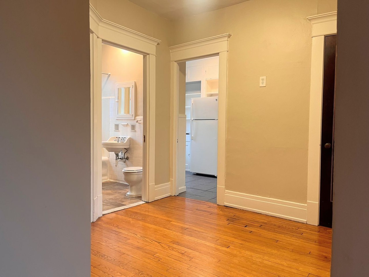 196 Crescent Ave Apt 25b #25B - Photo 4 of 12