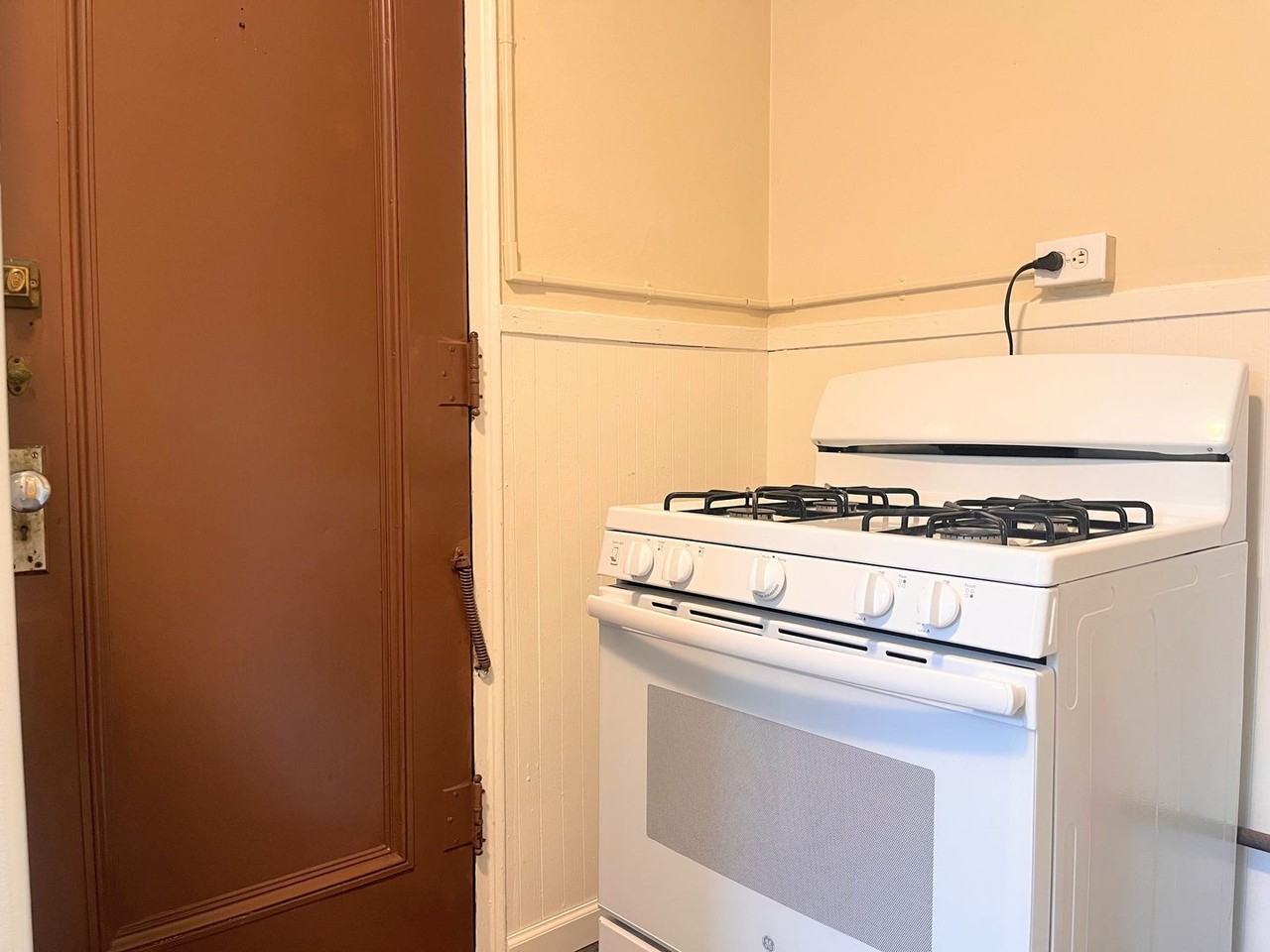 196 Crescent Ave Apt 25b #25B - Photo 6 of 12