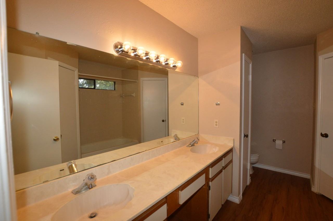 2607 2607 Alcott Lane A/B - Photo 6 of 15