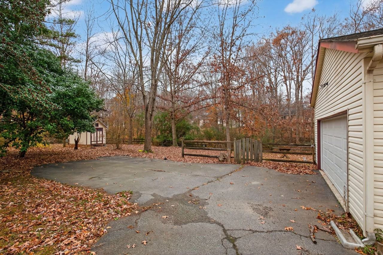 10708 Bentwood Court - Photo 6 of 24