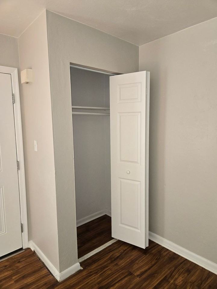 5602 Banbury Ct - Photo 6 of 35