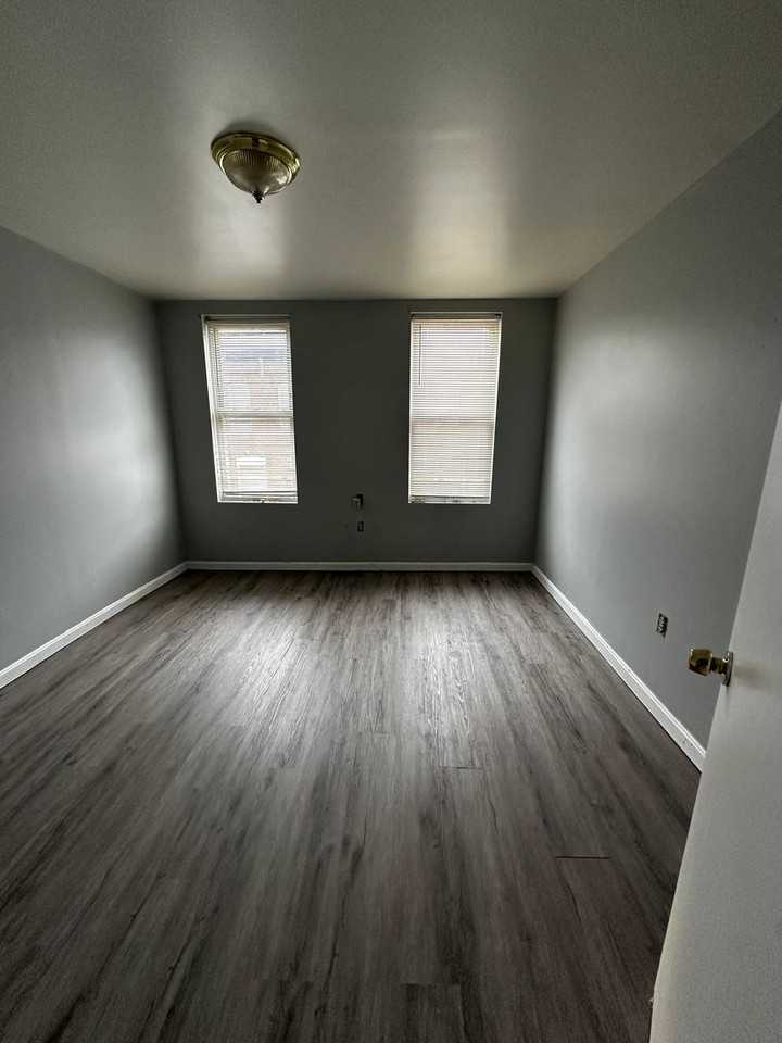 2617 Llewelyn Avenue - Photo 2 of 13