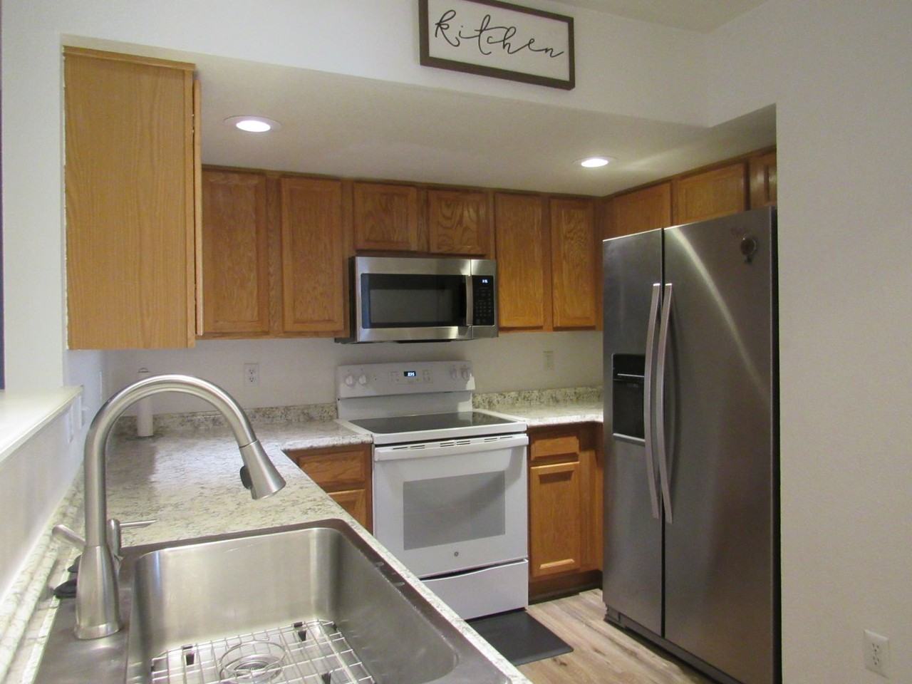 3463 Applegate Dr - Photo 2 of 13