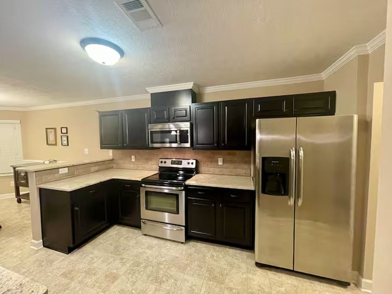 1007 Rosland Cir - Photo 3 of 14