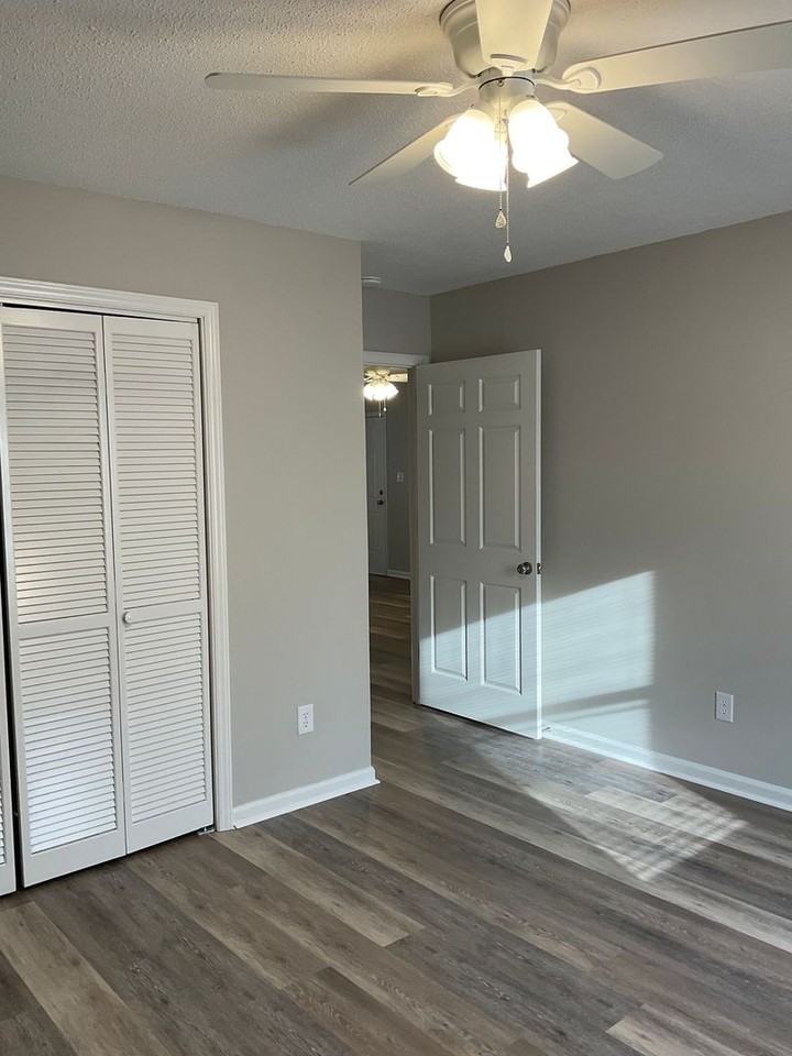 325 Robinson Road - Photo 4 of 13