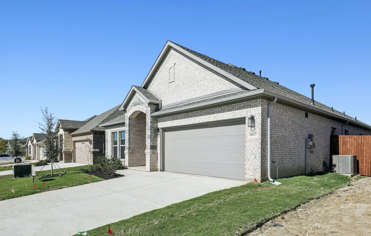 1037 Nighthawk Trail - Photo 3 of 30