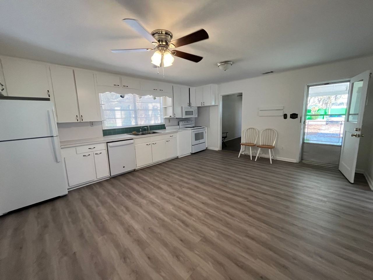 307 Parshley St Sw - Photo 4 of 16