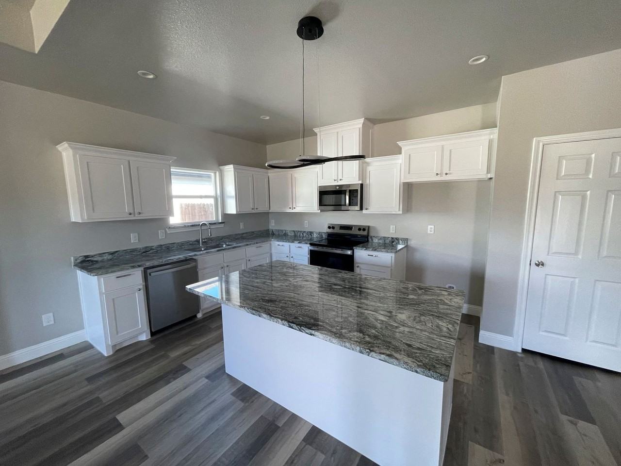 813 Sayle St - Photo 5 of 11