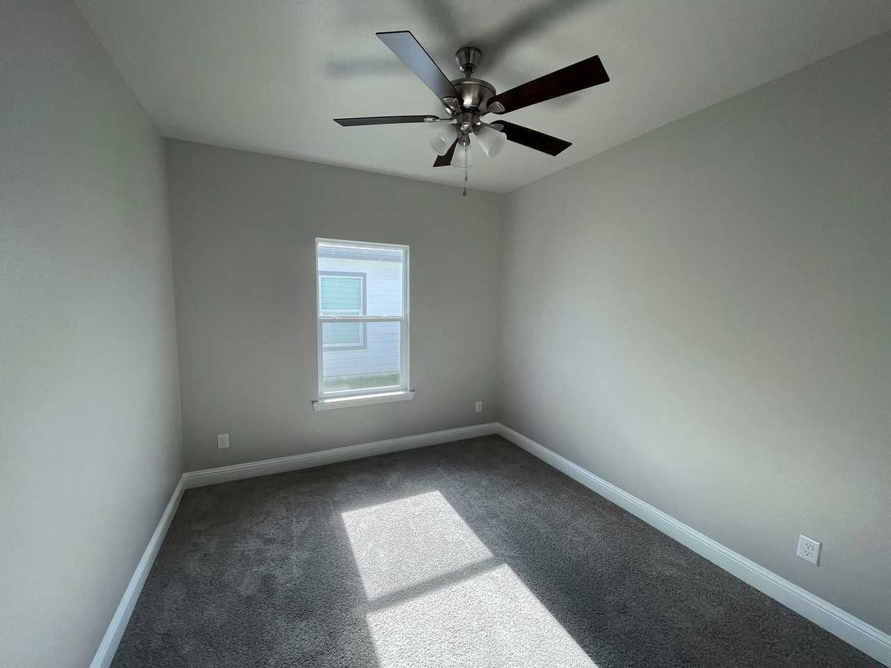 813 Sayle St - Photo 7 of 11