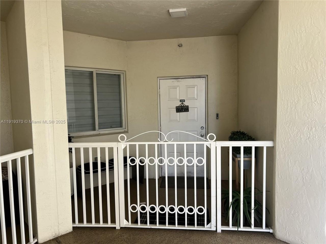 10720 NW 66th St - Photo 4 of 11
