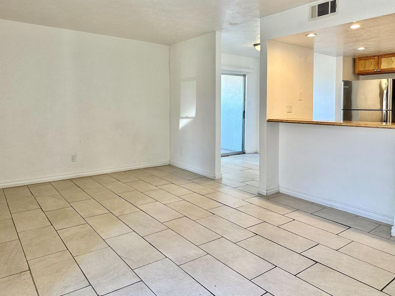 1620 1620 N. Wilmot P187 - Photo 3 of 8