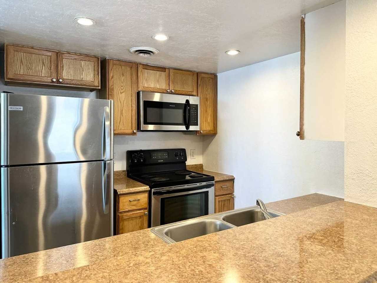 1620 1620 N. Wilmot P187 - Photo 4 of 8