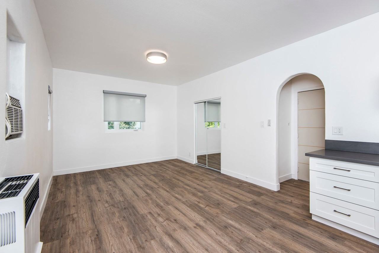 1439 N. Curson Avenue - Photo 6 of 11