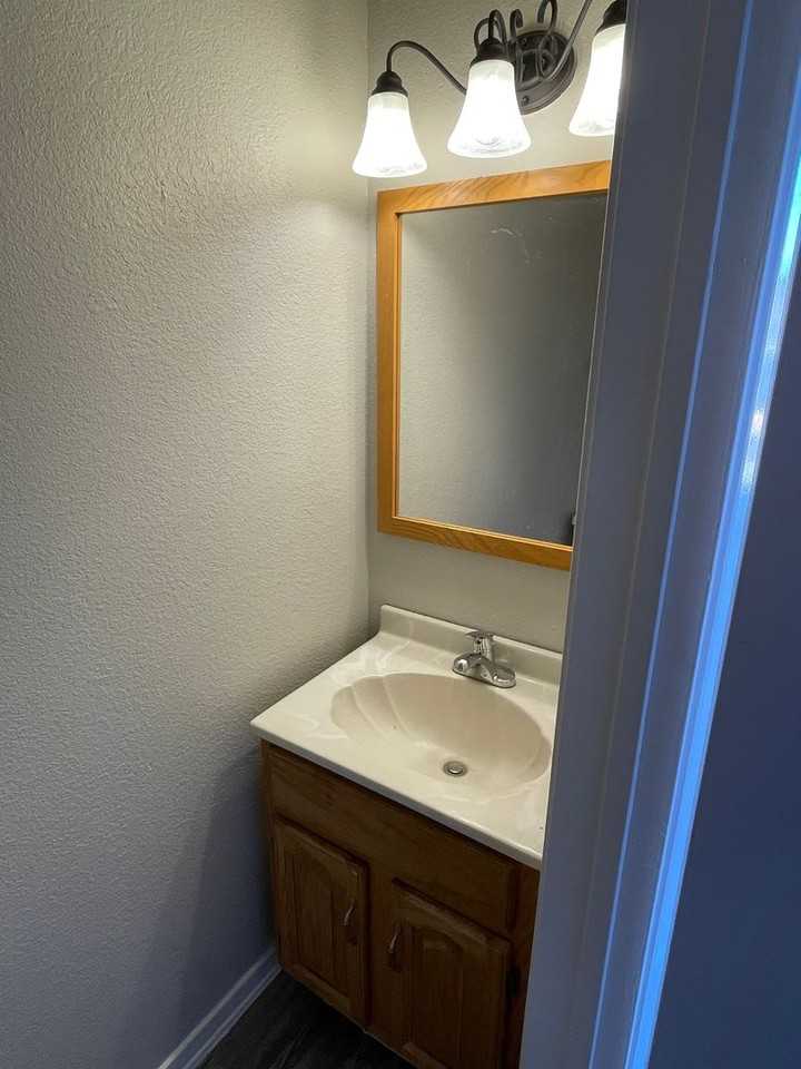 702 West Collins Street - Photo 2 of 19