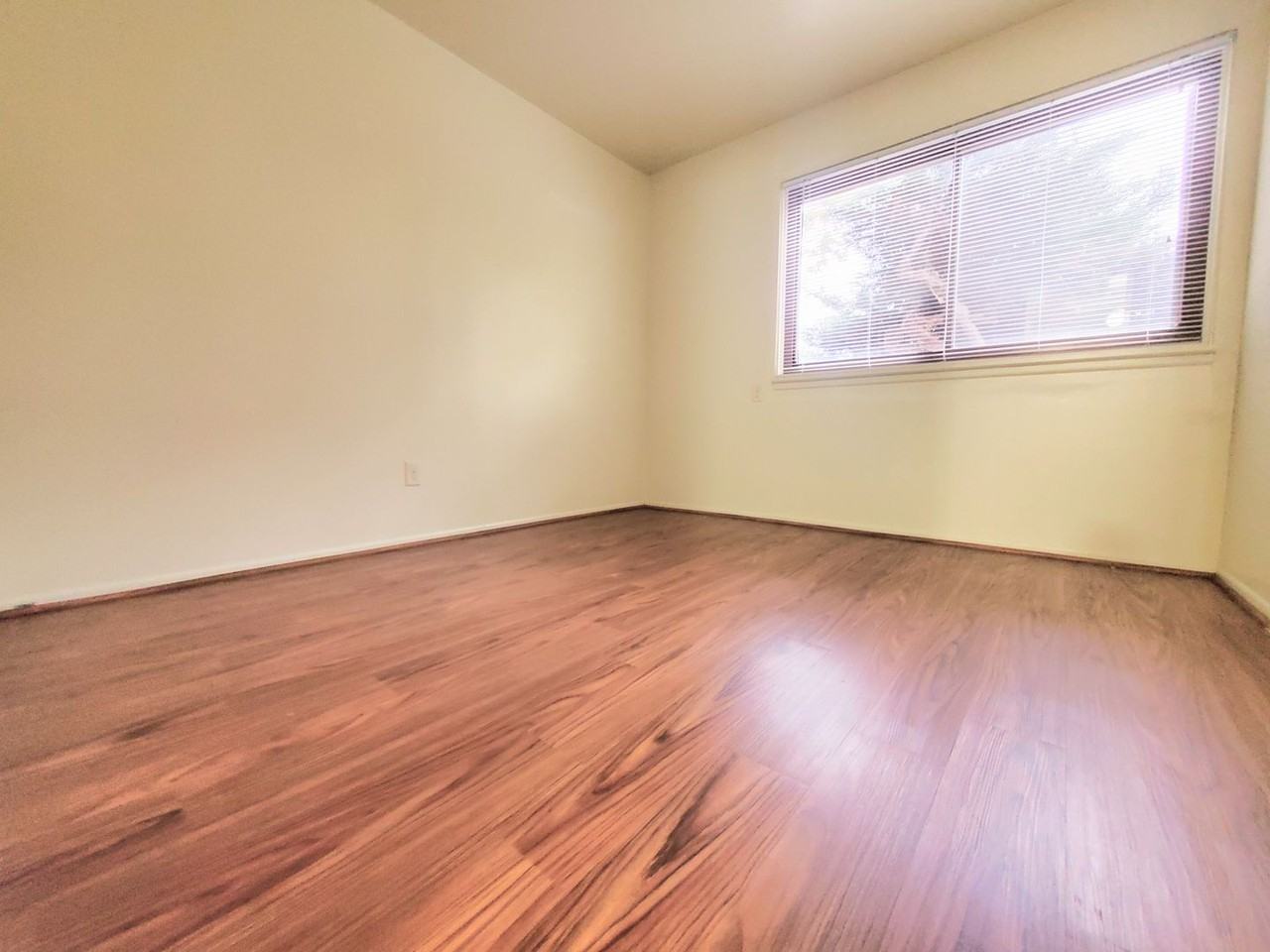 1680 Driftwood Dr #D - Photo 5 of 6