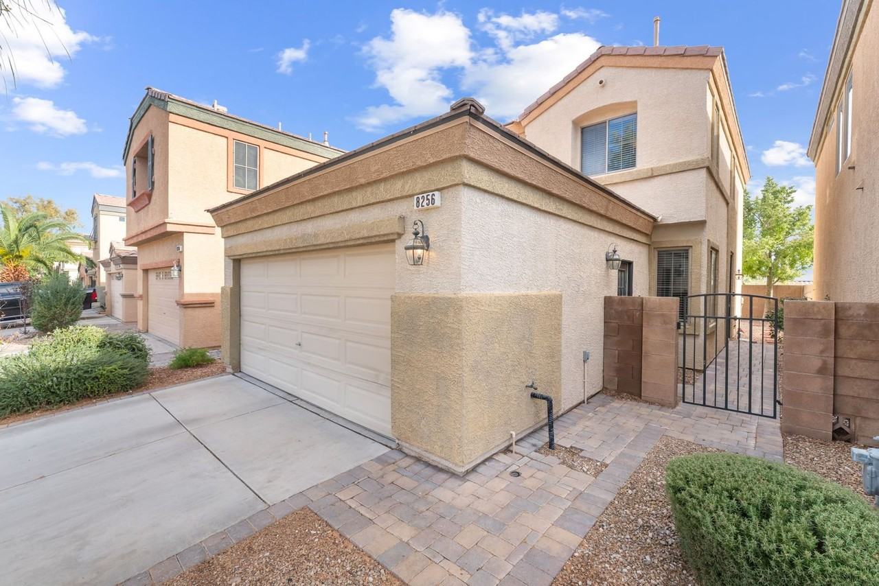 8256 Strawberry Spring St - Photo 2 of 20