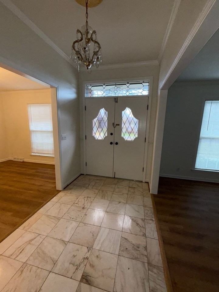 310 Robinhood Rd - Photo 4 of 23