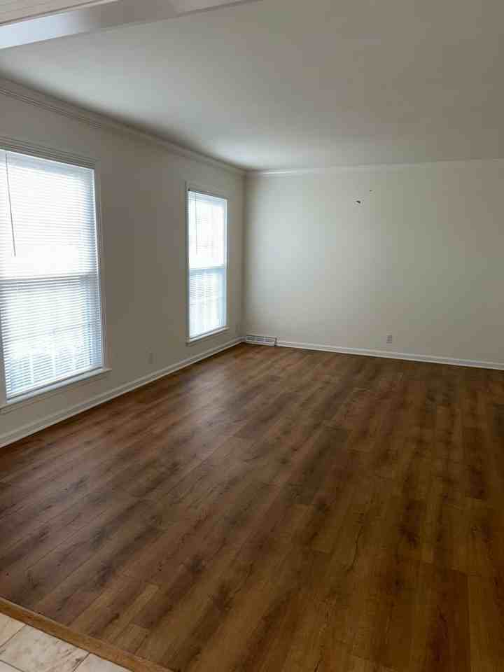 310 Robinhood Rd - Photo 5 of 23