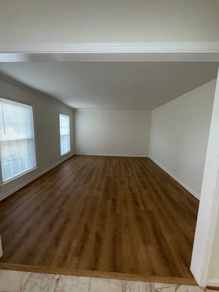 310 Robinhood Rd - Photo 6 of 23