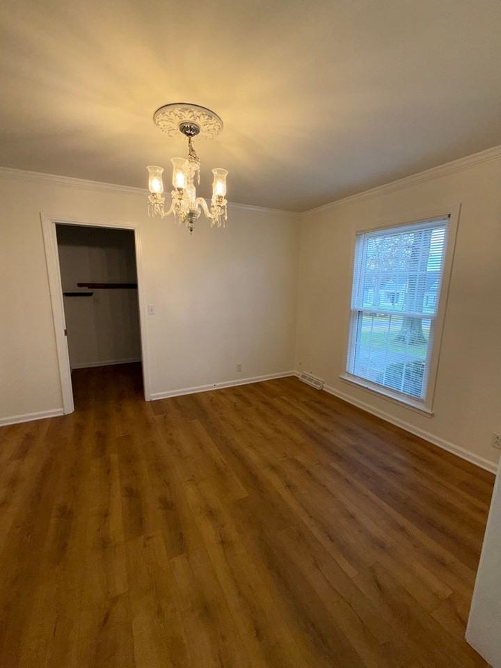 310 Robinhood Rd - Photo 7 of 23