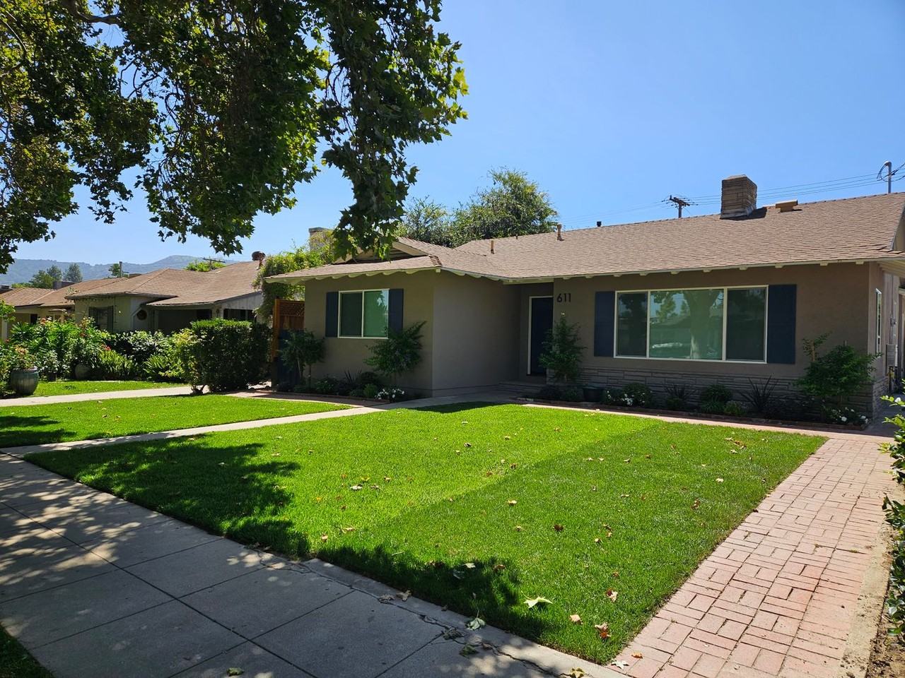 611 S Mariposa St - Photo 3 of 40