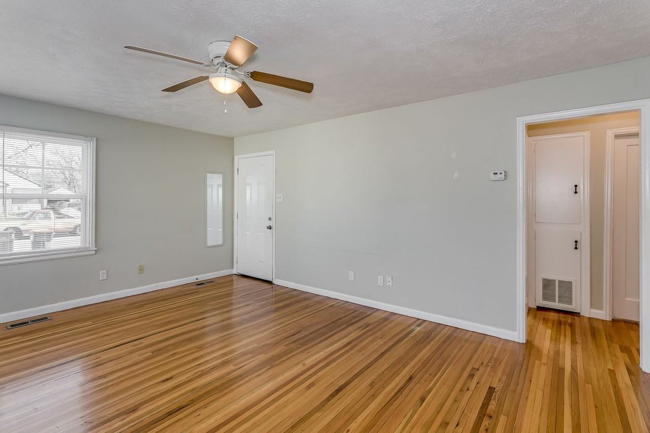 821 North Battin Street - Photo 6 of 11