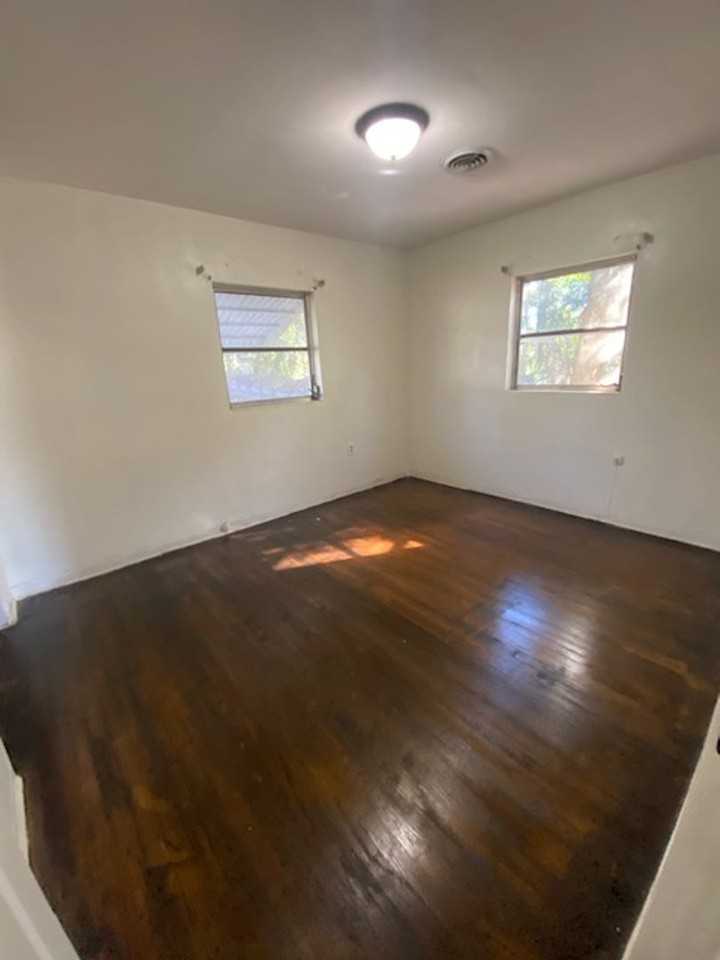 521 S Montgomery Ave - Photo 7 of 11