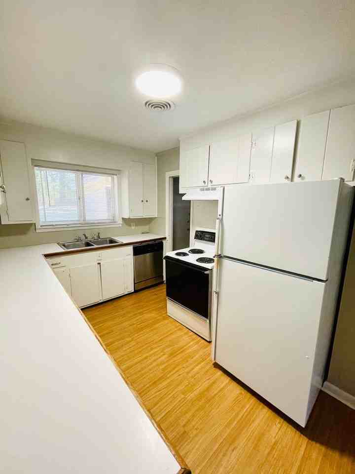 88 Montclair Dr - Photo 2 of 12