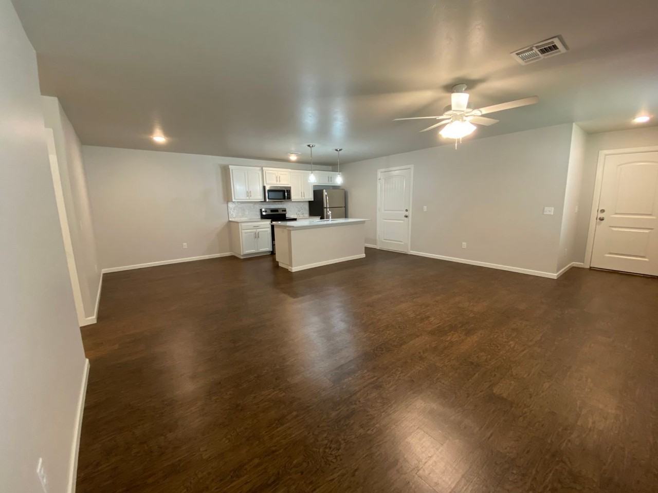 11414 N Lincoln Blvd - Photo 3 of 15