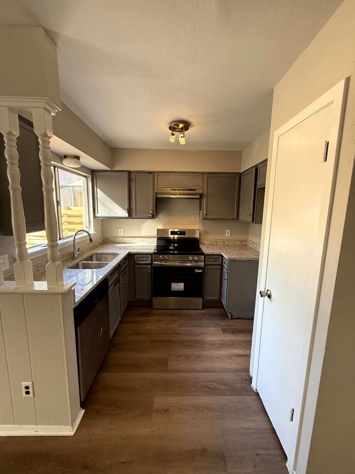 14158 Swallow Dr - Photo 2 of 11