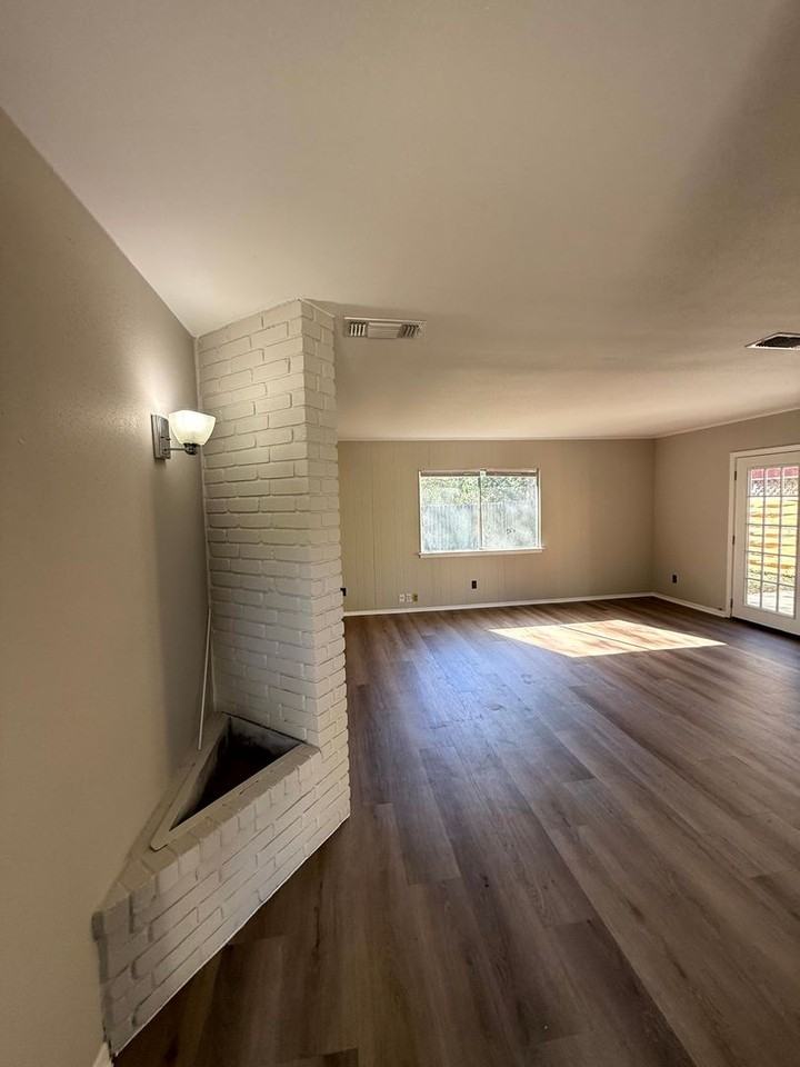 14158 Swallow Dr - Photo 5 of 11