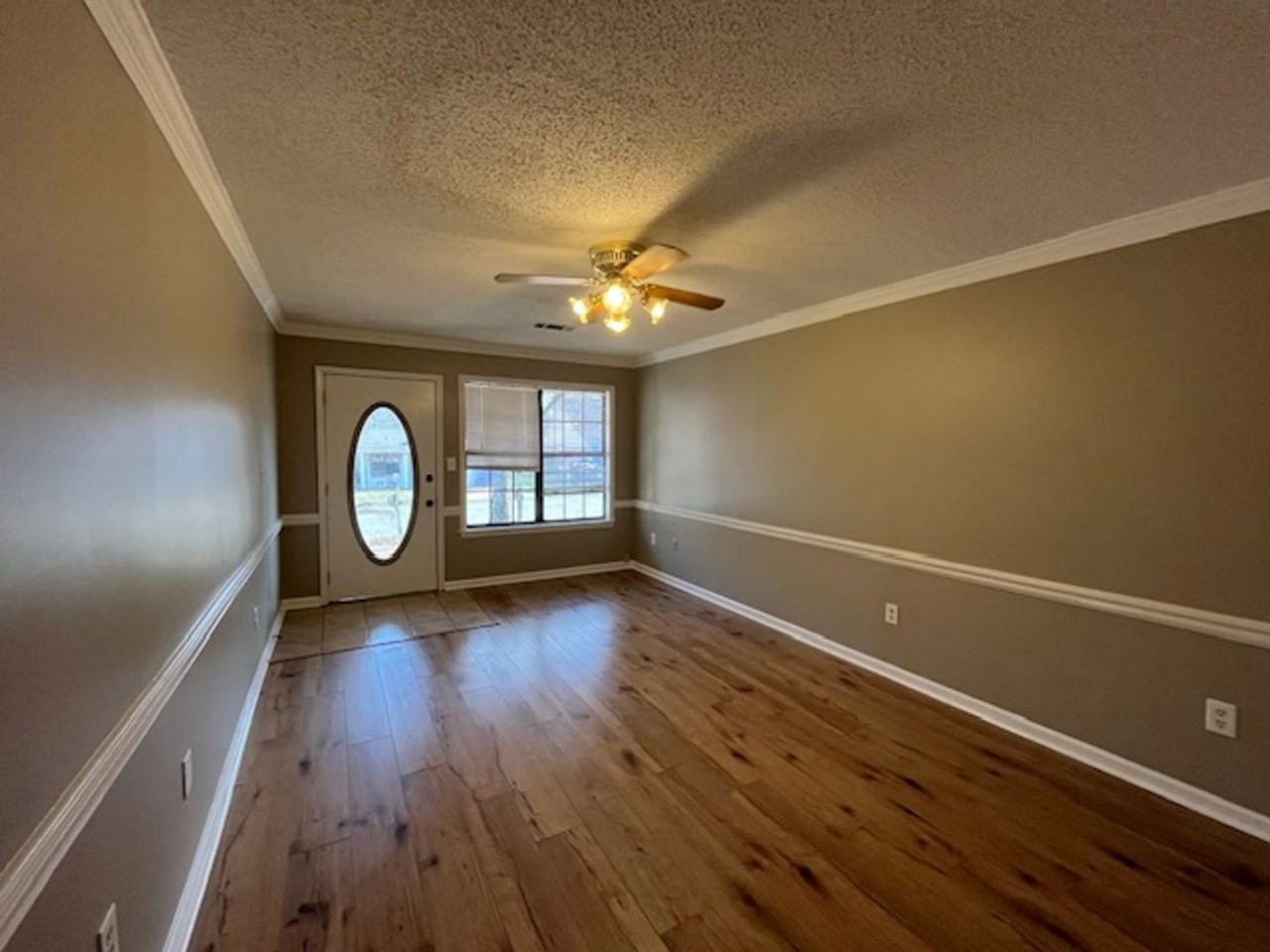 3260 Edenshire Ln - Photo 2 of 11