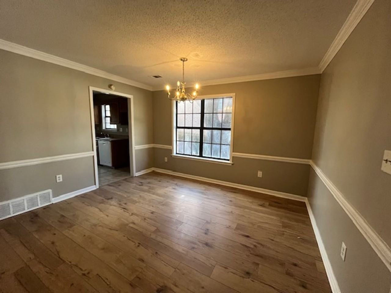 3260 Edenshire Ln - Photo 3 of 11