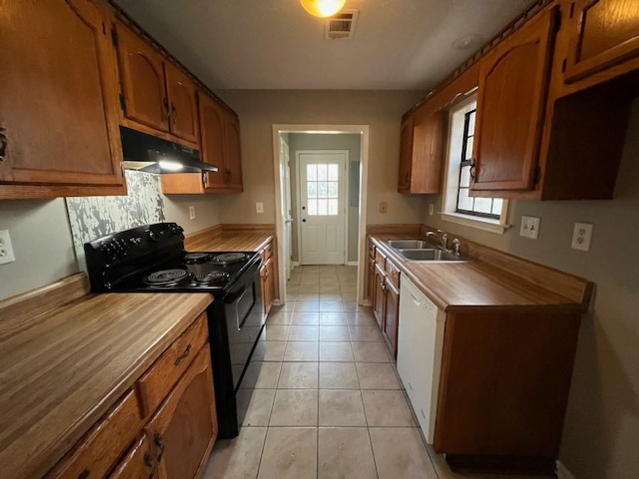 3260 Edenshire Ln - Photo 4 of 11