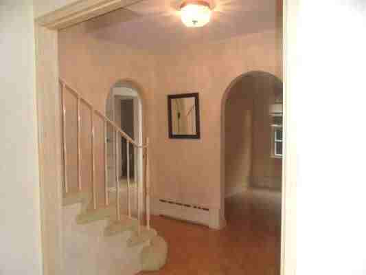 208 W 9th St - Photo 3 of 41