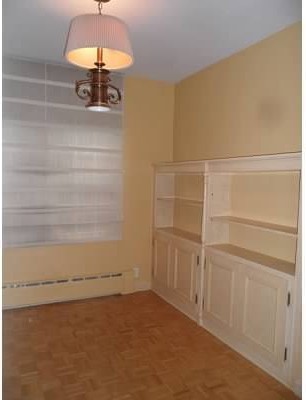 208 W 9th St - Photo 4 of 41